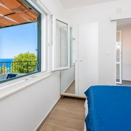 Apartman Luka 2 *